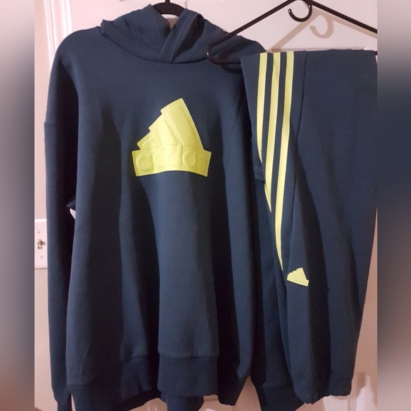 Adidas sweat suit - Picture 1 of 1